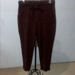 Stylish Rust-Colored Cropped Pants